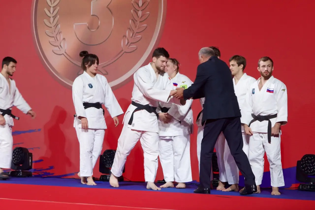 Краевые депутаты поздравили победителей и призеров чемпионата России по дзюдо