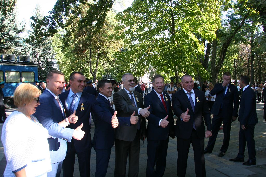 В Ставрополе открыли новый пилон на Аллее Почетных граждан