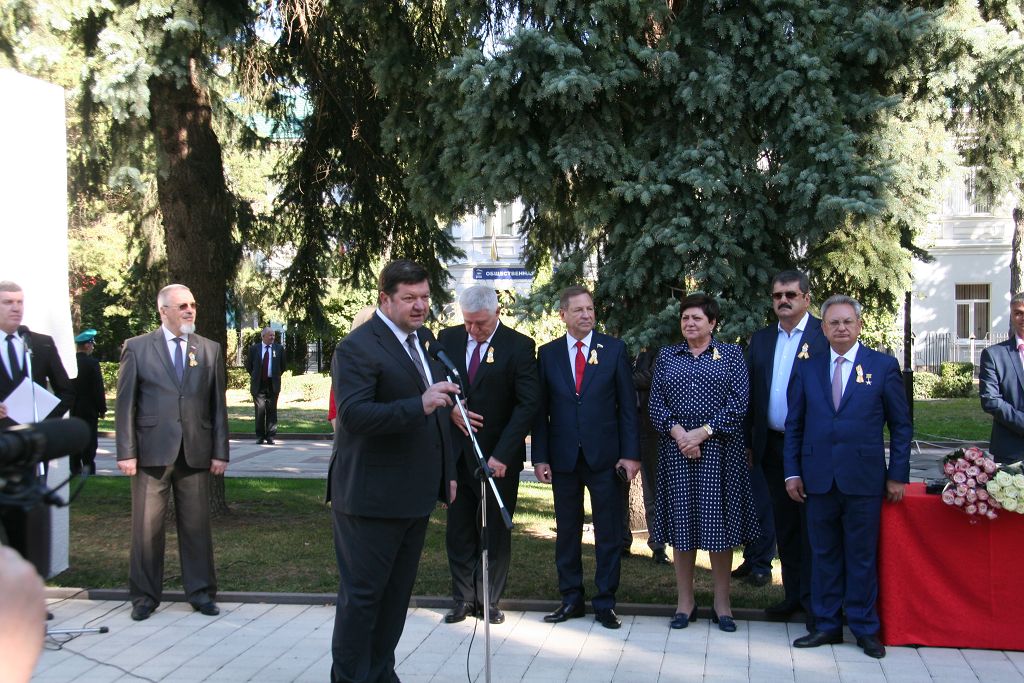 В Ставрополе открыли новый пилон на Аллее Почетных граждан