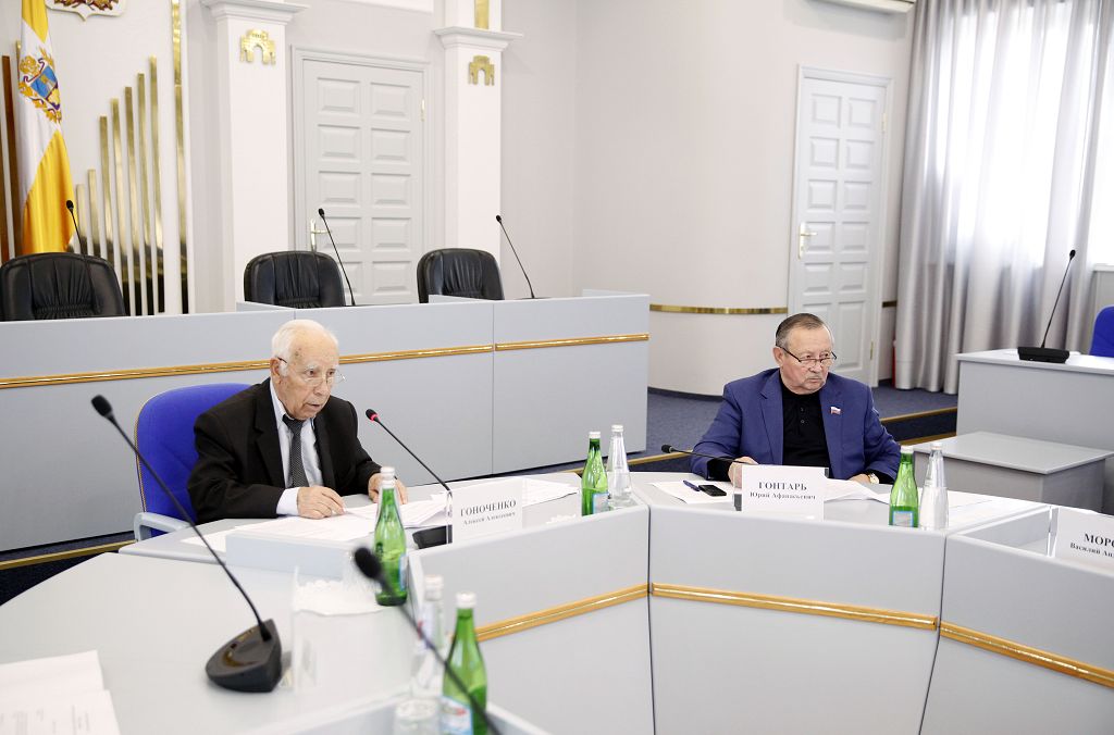 Сотни молодых волонтеров ухаживают за памятниками и воинскими захоронениями в крае
