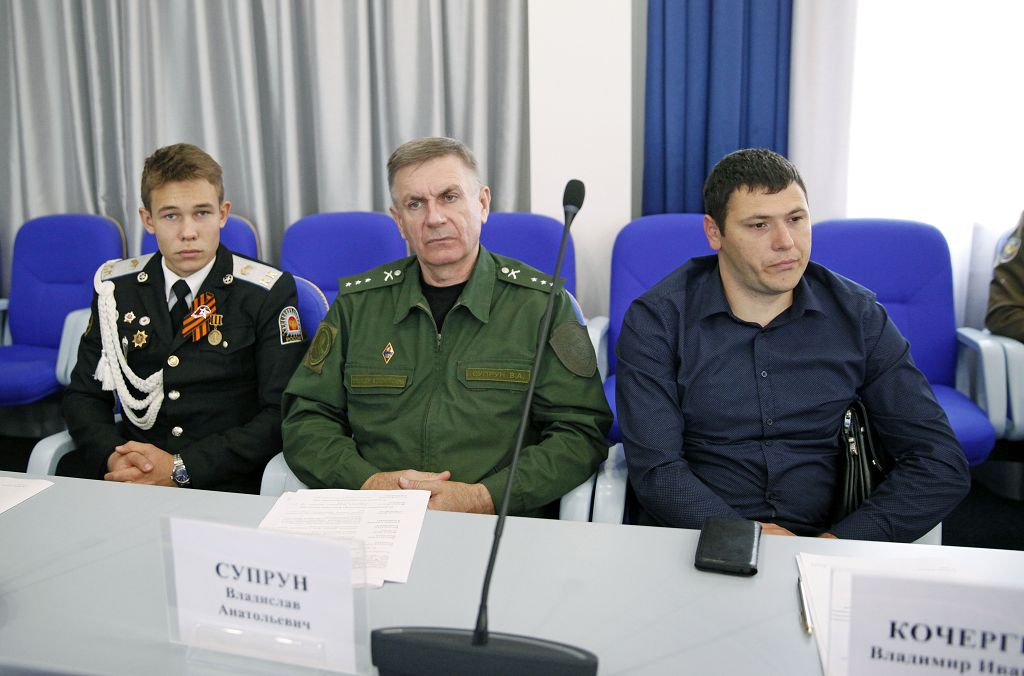 Сотни молодых волонтеров ухаживают за памятниками и воинскими захоронениями в крае