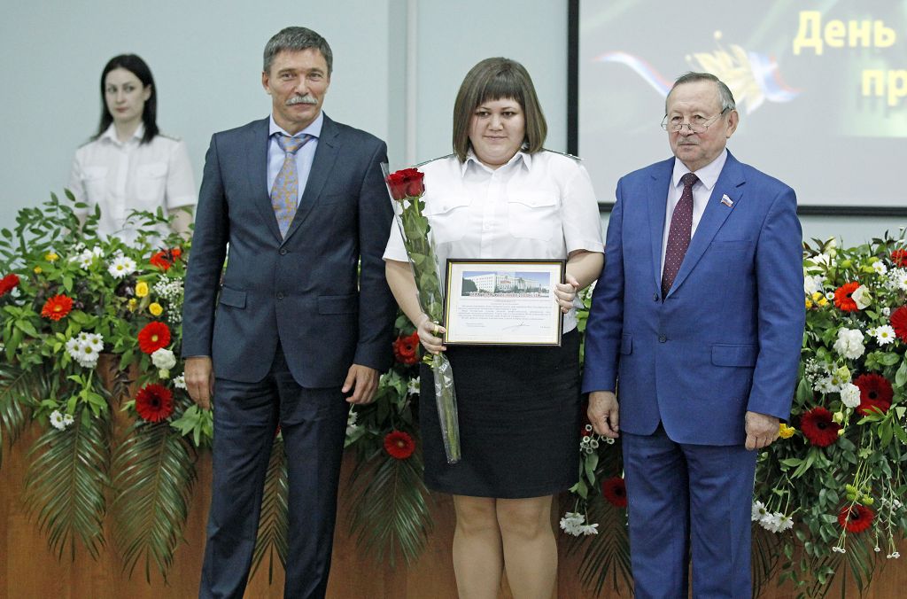 Судебные приставы отмечают профессиональный праздник