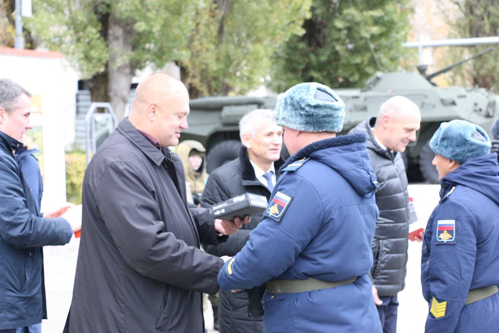 С праздником, разведчики!