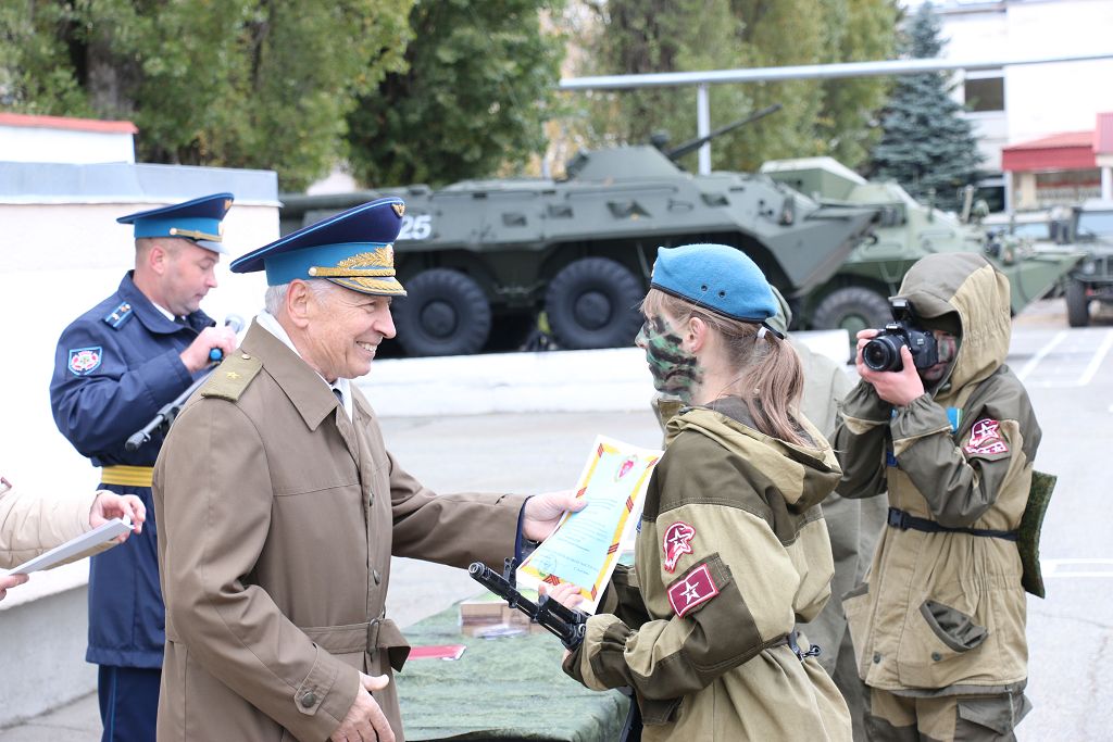 С праздником, разведчики!