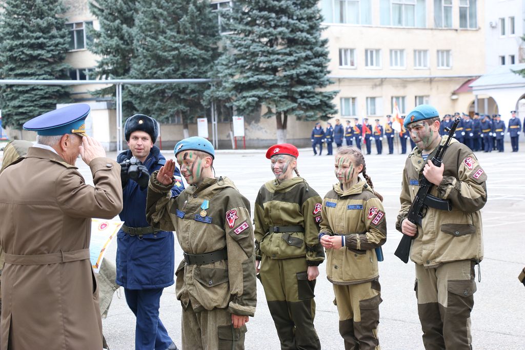 С праздником, разведчики!