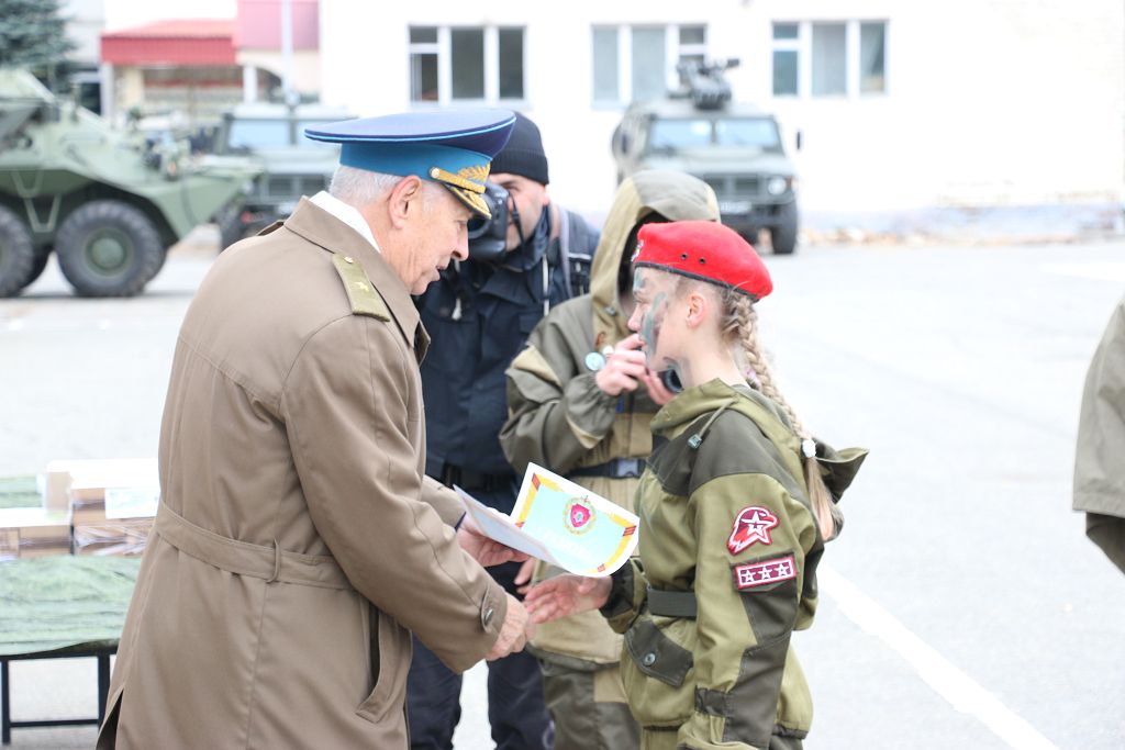 С праздником, разведчики!