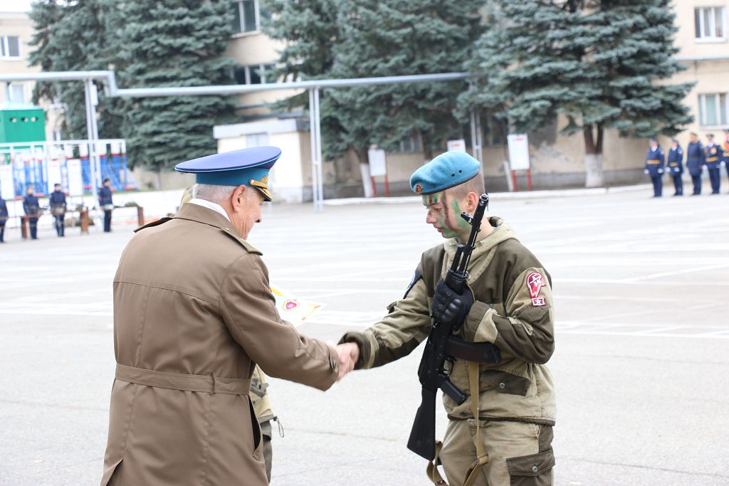 С праздником, разведчики!
