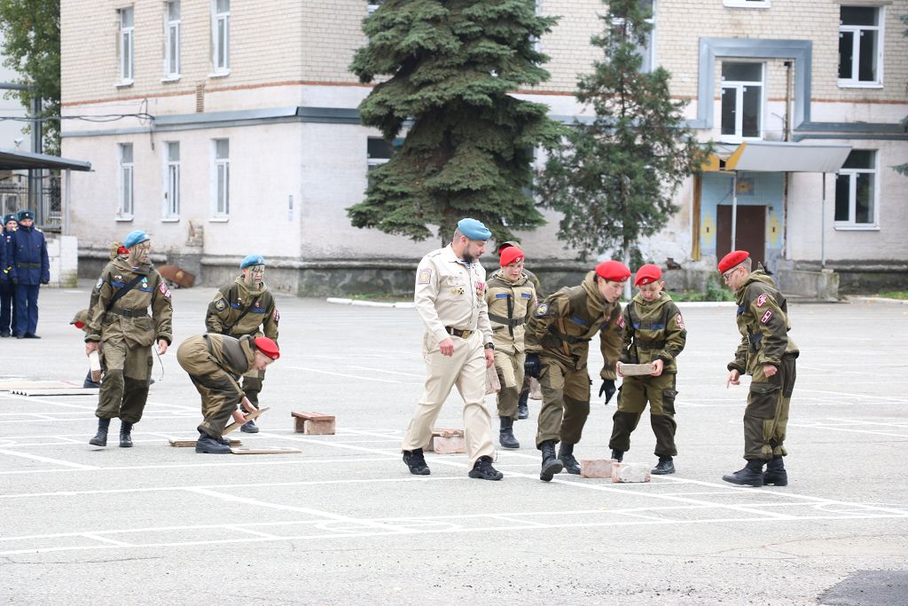 С праздником, разведчики!