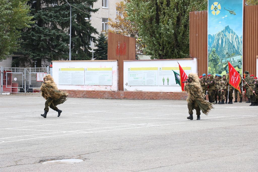 С праздником, разведчики!