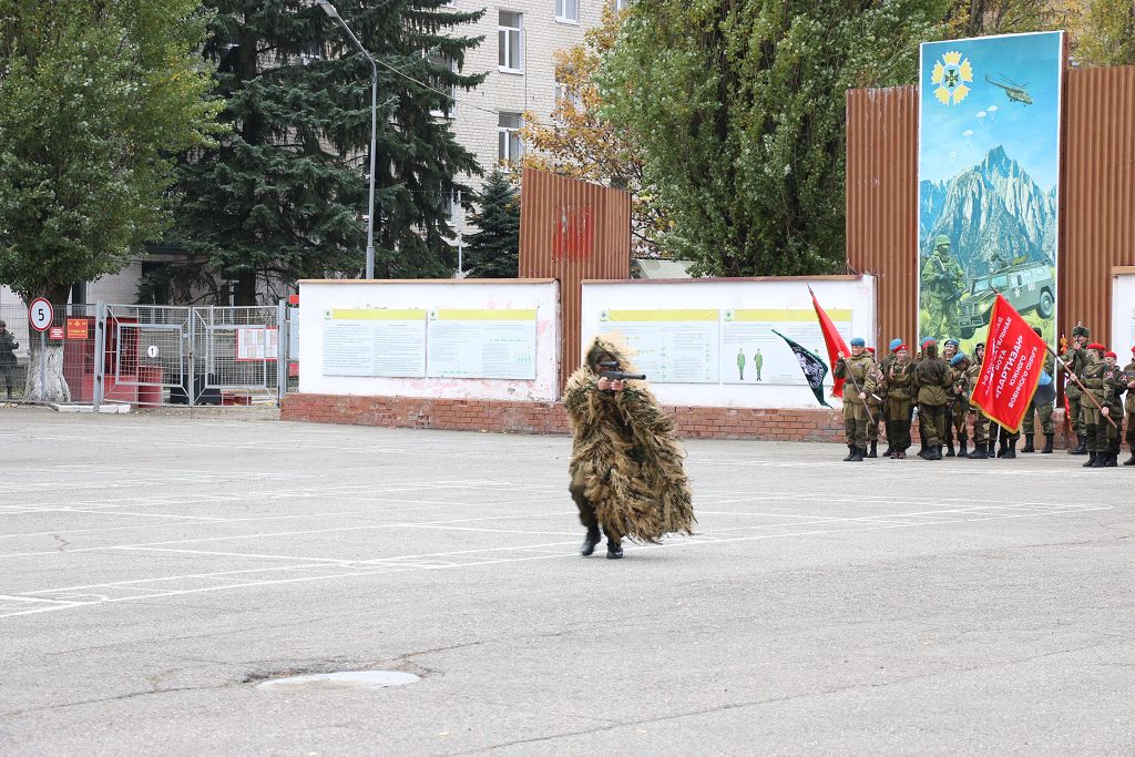 С праздником, разведчики!