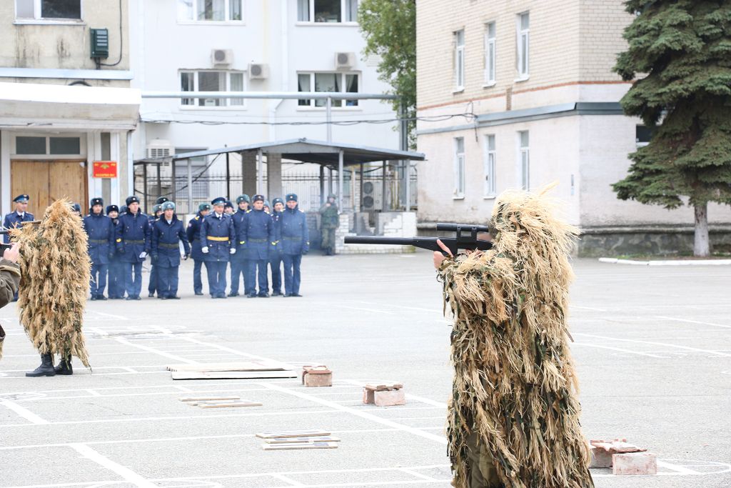 С праздником, разведчики!