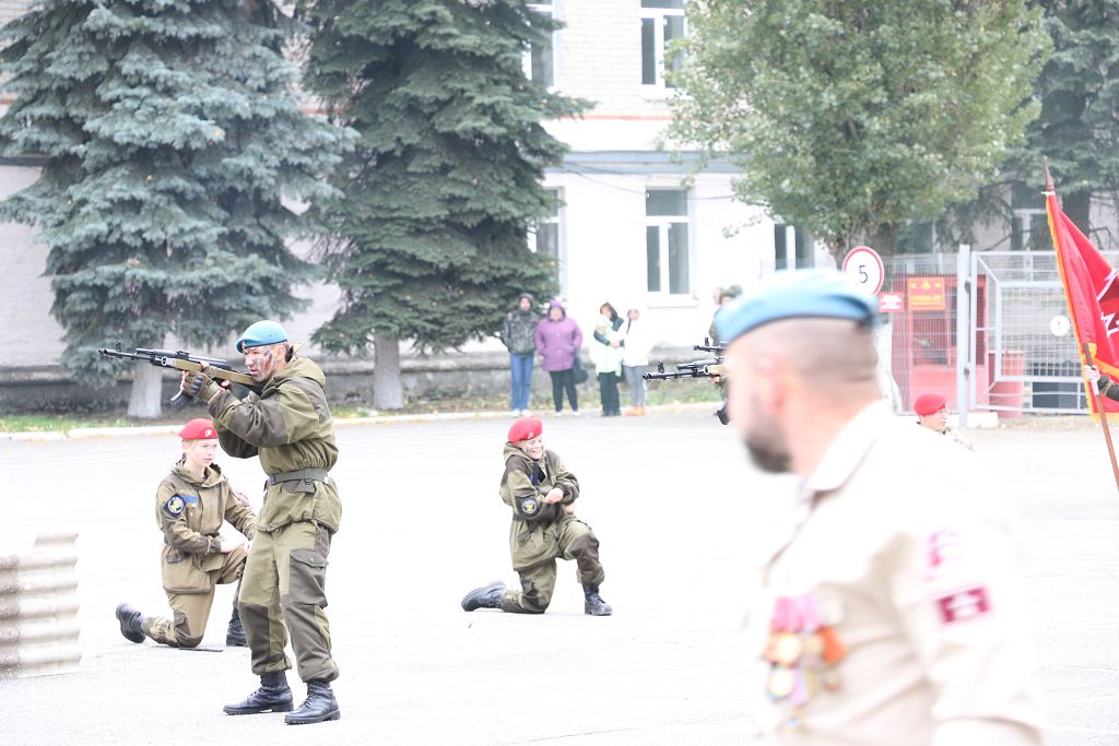 С праздником, разведчики!