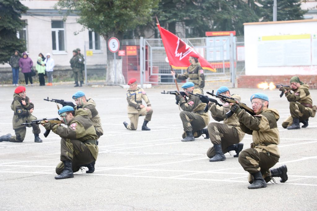 С праздником, разведчики!