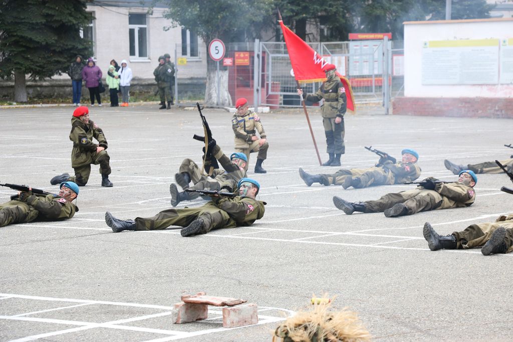 С праздником, разведчики!