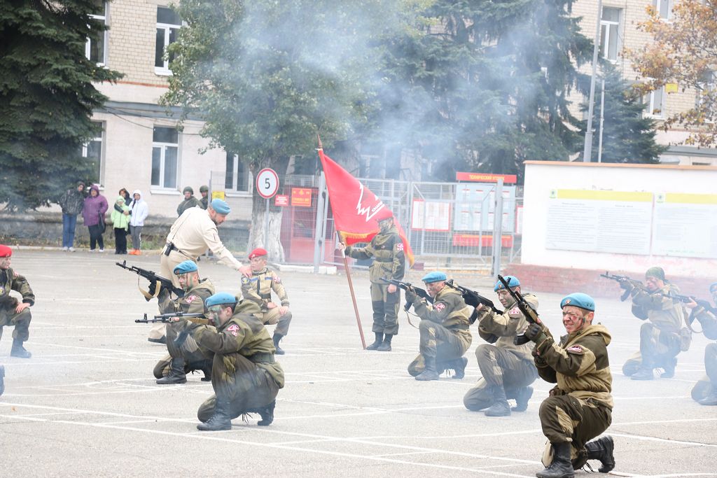 С праздником, разведчики!