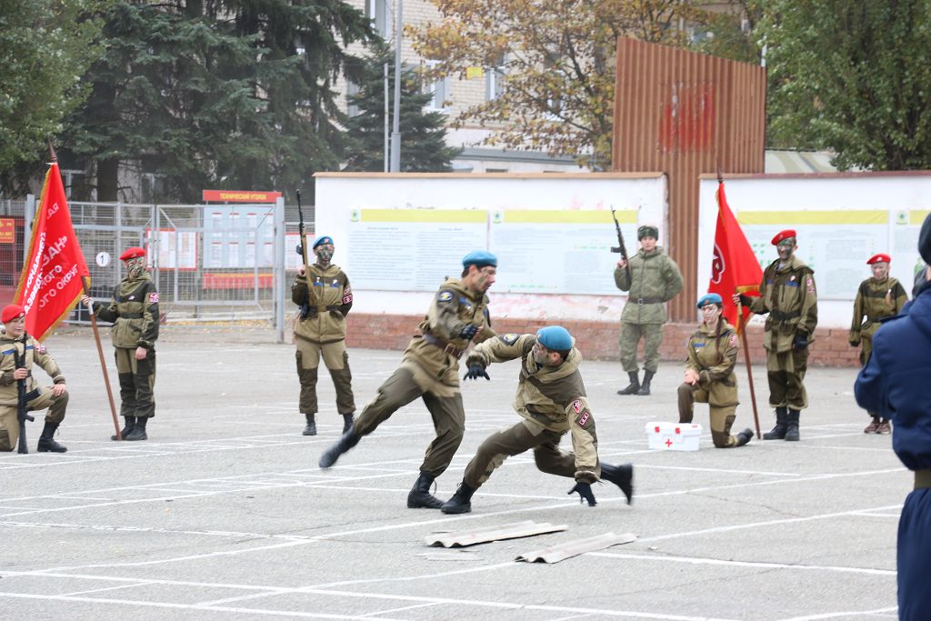 С праздником, разведчики!