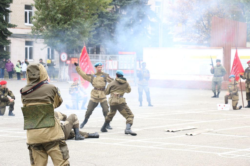 С праздником, разведчики!