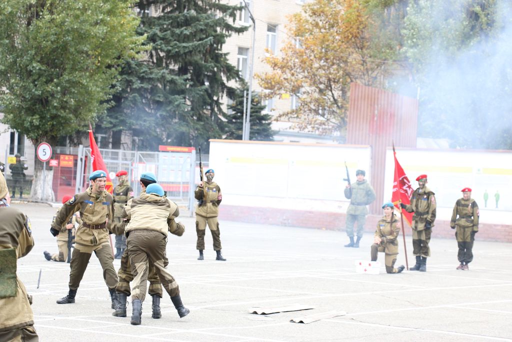 С праздником, разведчики!