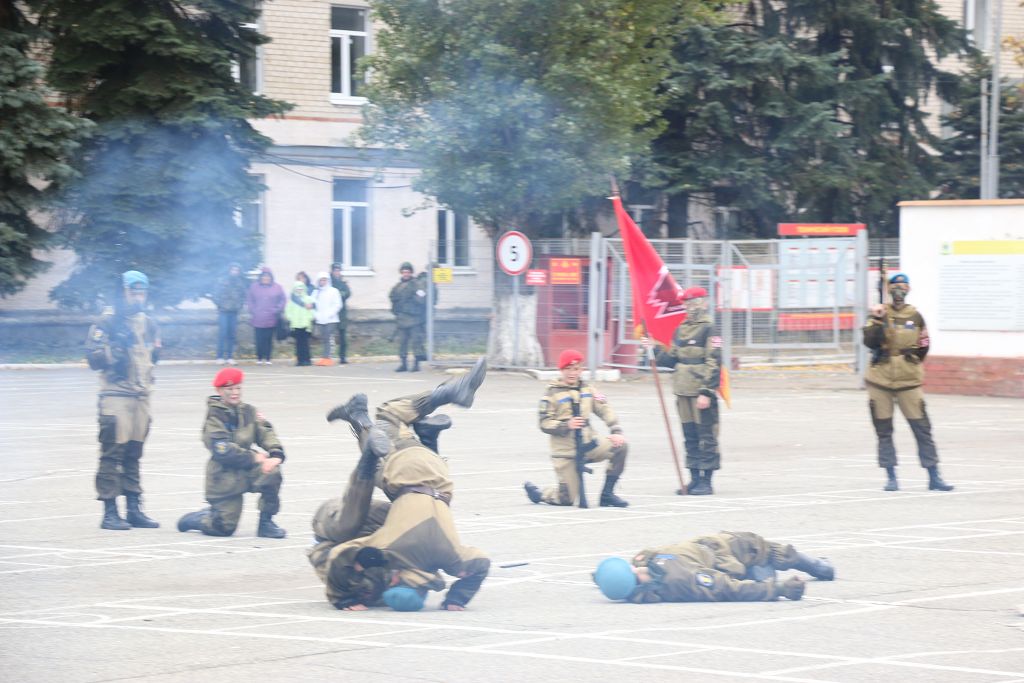 С праздником, разведчики!