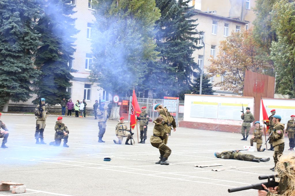 С праздником, разведчики!
