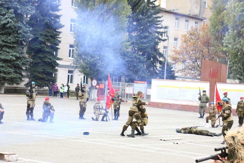 С праздником, разведчики!