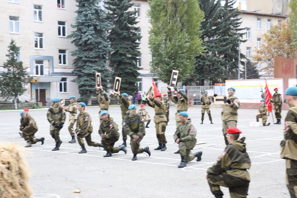 С праздником, разведчики!