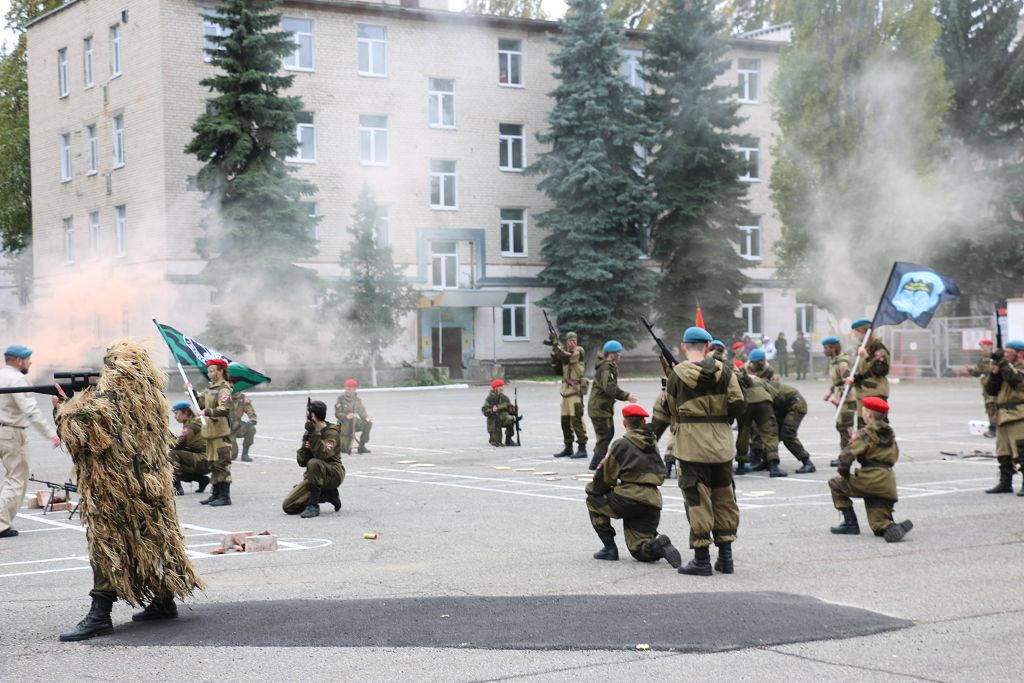 С праздником, разведчики!