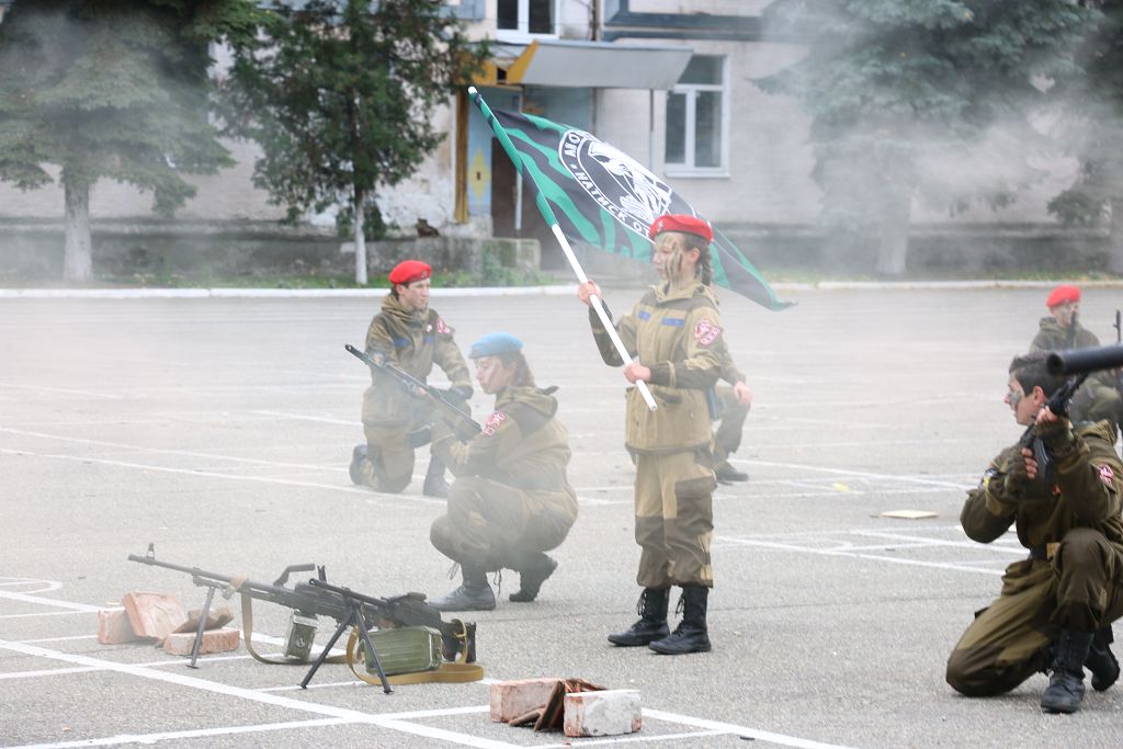 С праздником, разведчики!