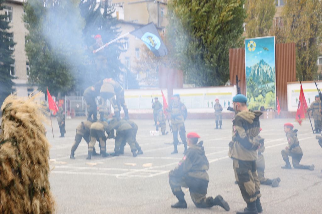 С праздником, разведчики!