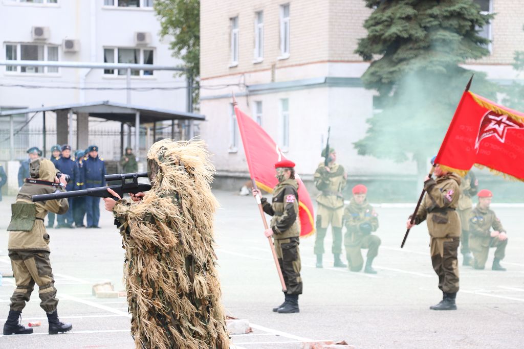 С праздником, разведчики!