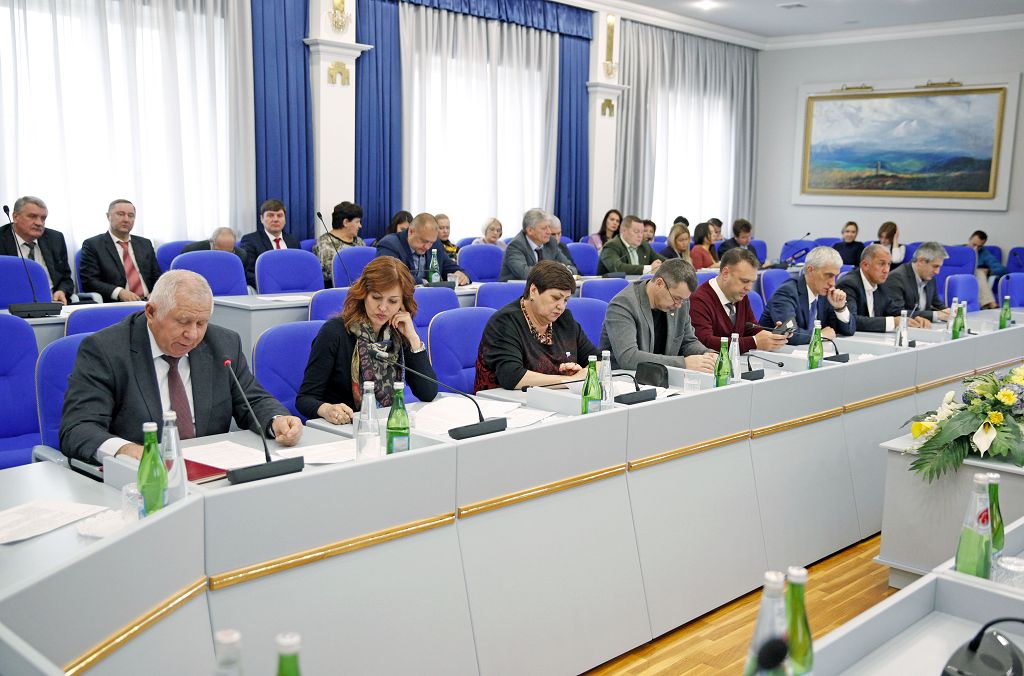 Законодатели начали работу над бюджетом региона