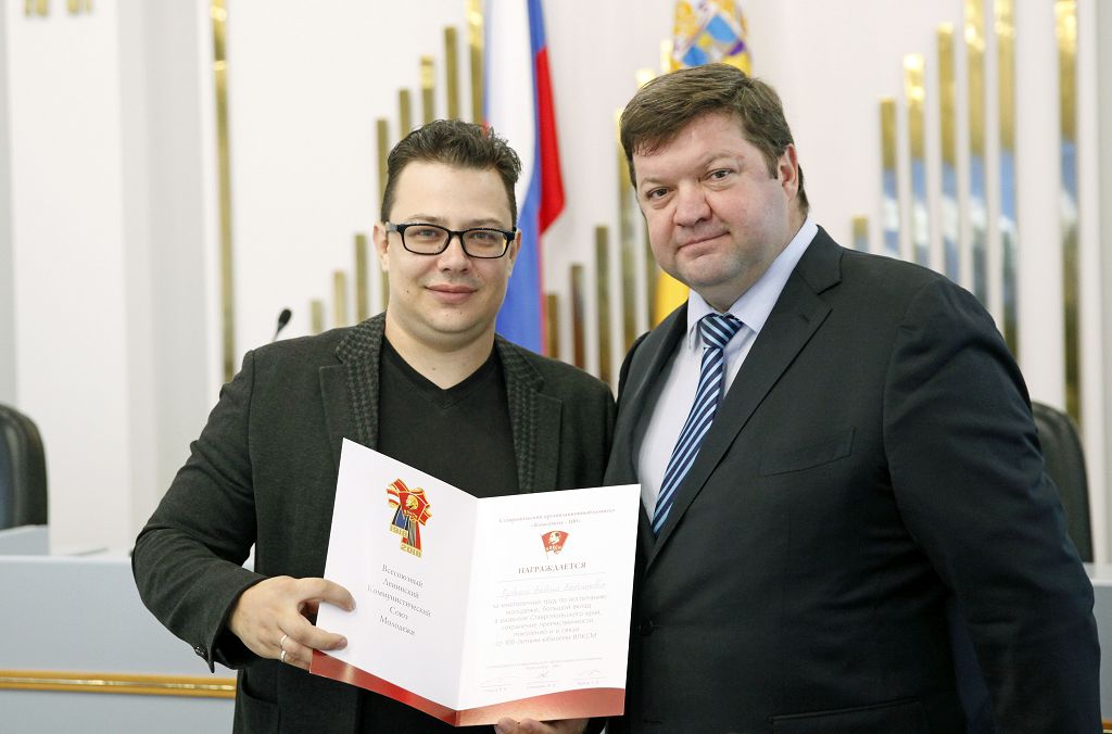 100 лет комсомолу – традиции верны!