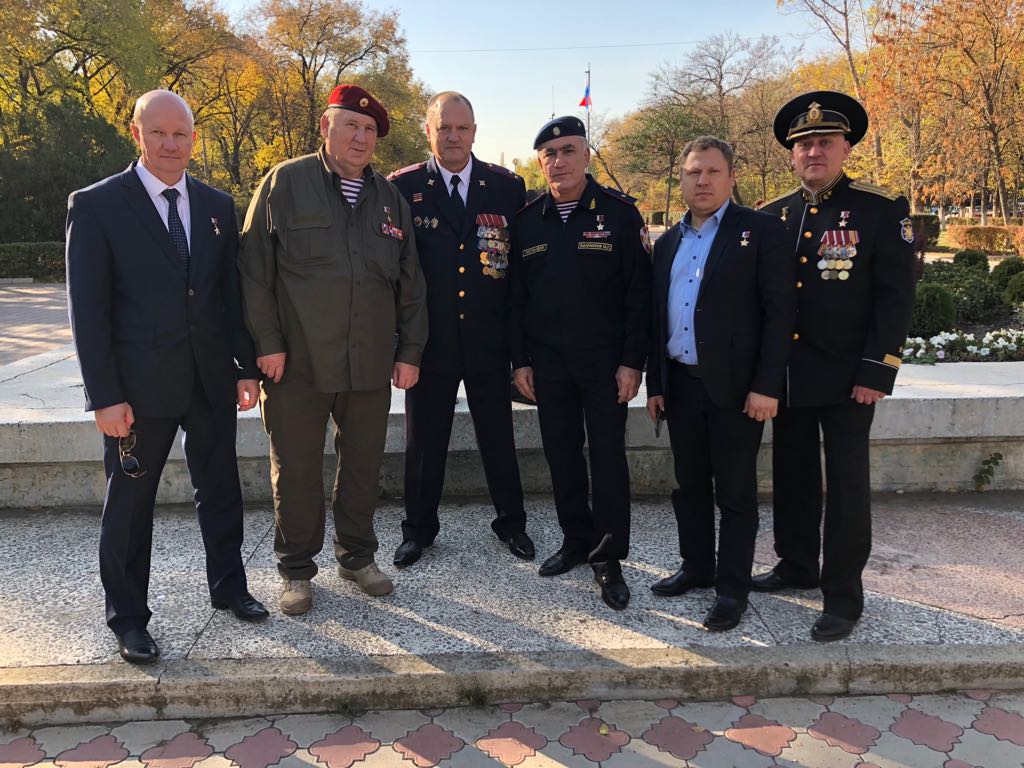 Герои в строю!