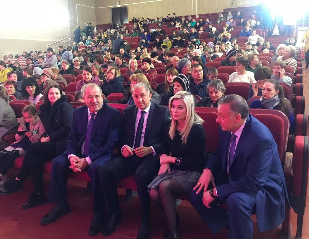 День матери и спортивные баталии