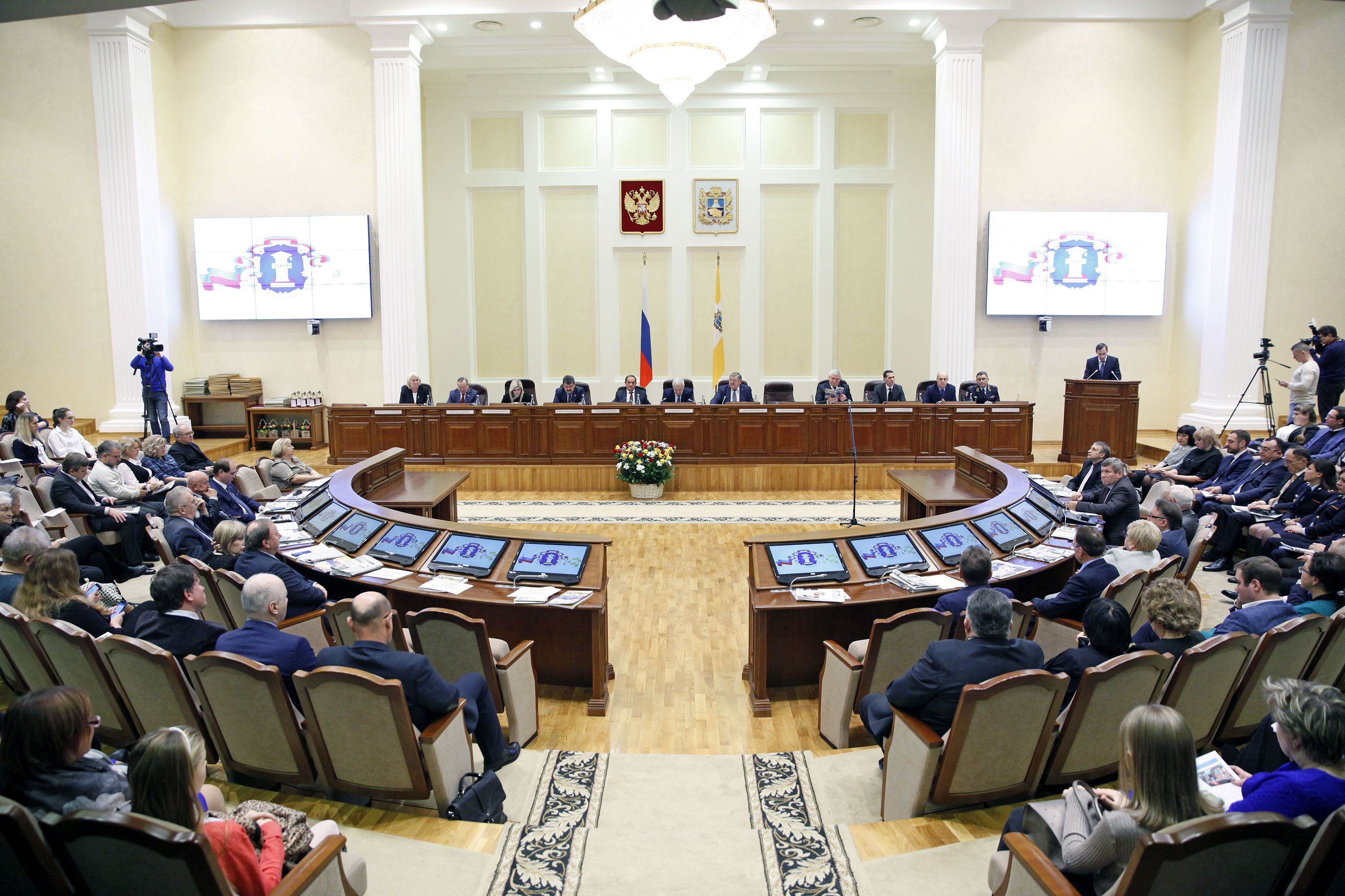 Закон во благо, право в помощь людям