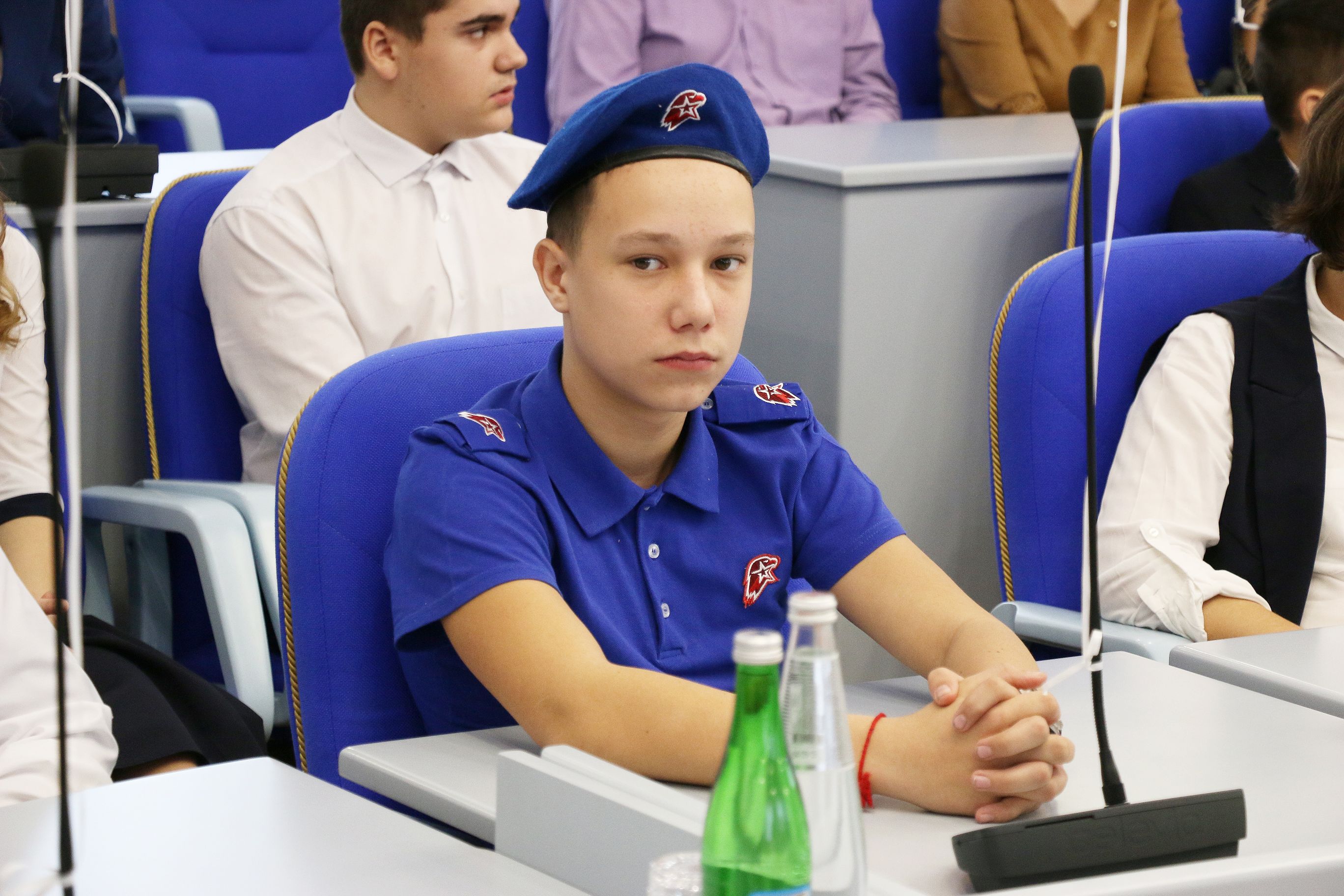 В день 25-й годовщины Конституции Российской Федерации 42 школьника получили паспорта в краевой Думе