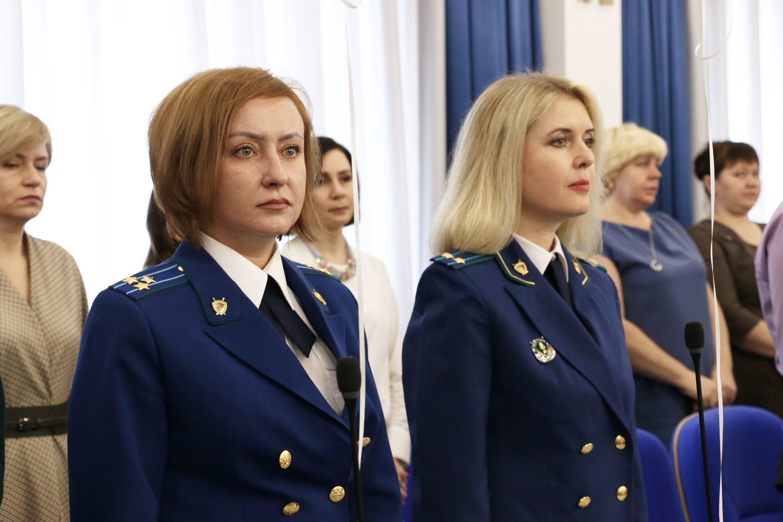 В день 25-й годовщины Конституции Российской Федерации 42 школьника получили паспорта в краевой Думе