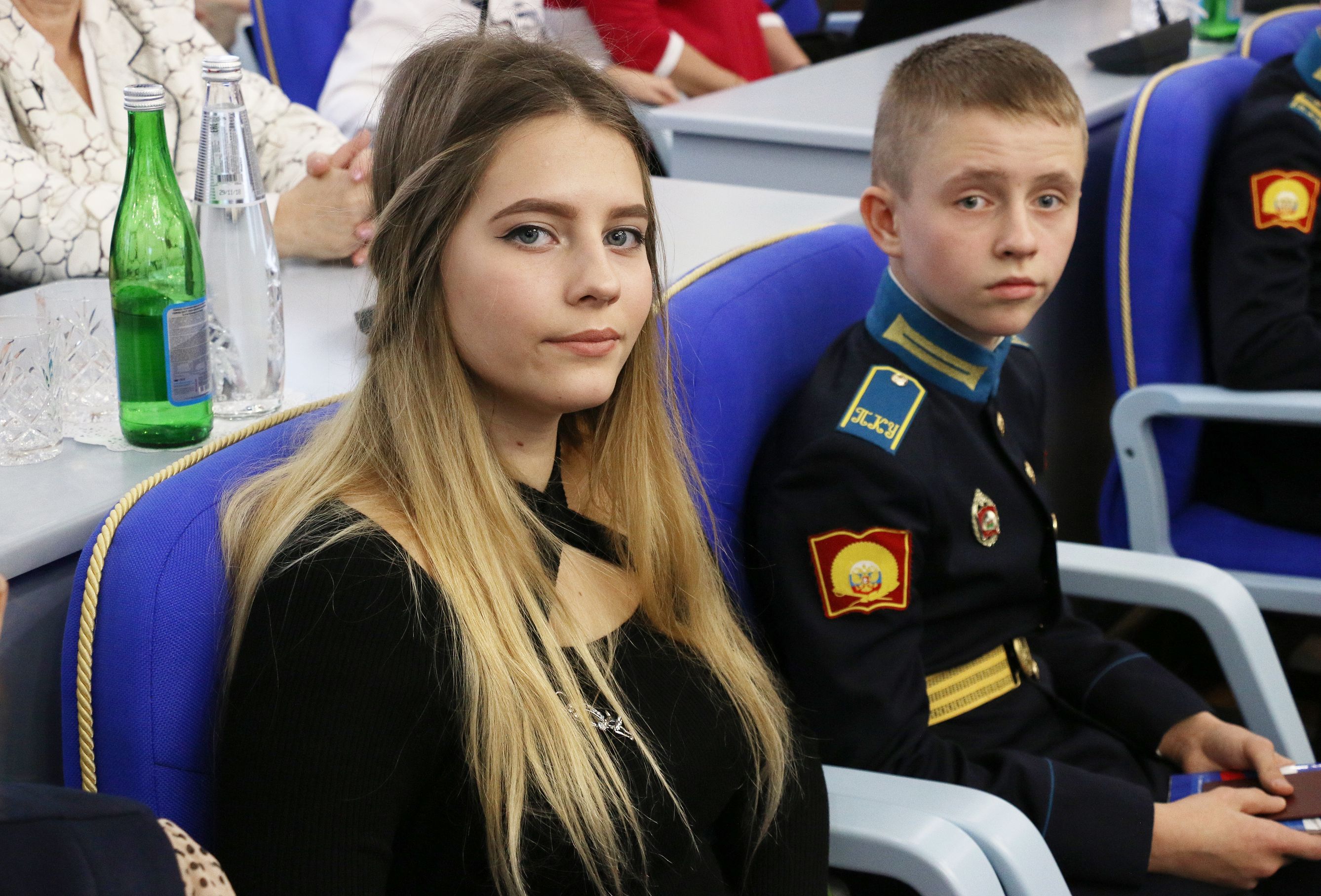 В день 25-й годовщины Конституции Российской Федерации 42 школьника получили паспорта в краевой Думе