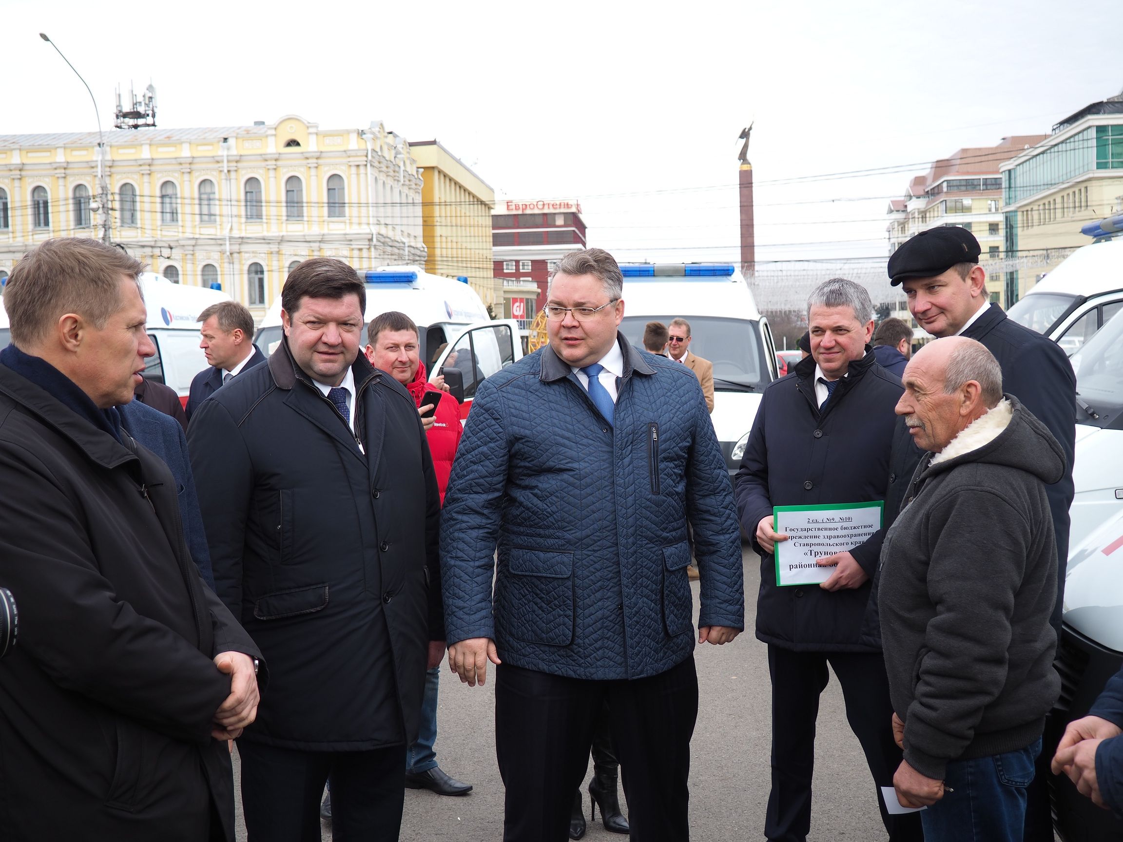 Медучреждения края получили новые автомобили скорой помощи