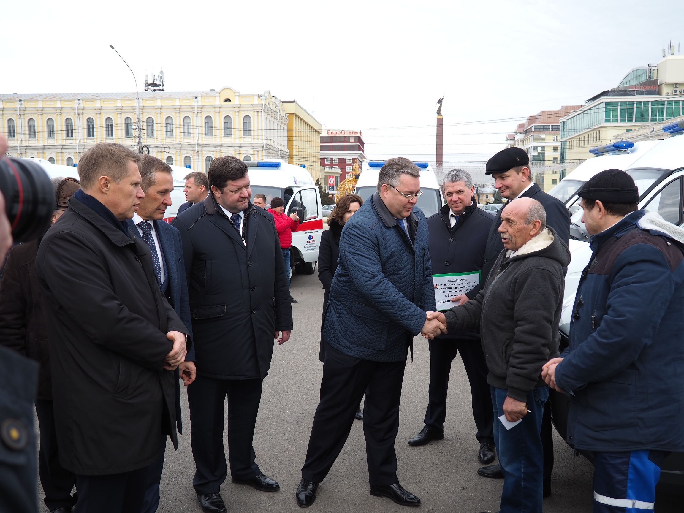 Медучреждения края получили новые автомобили скорой помощи