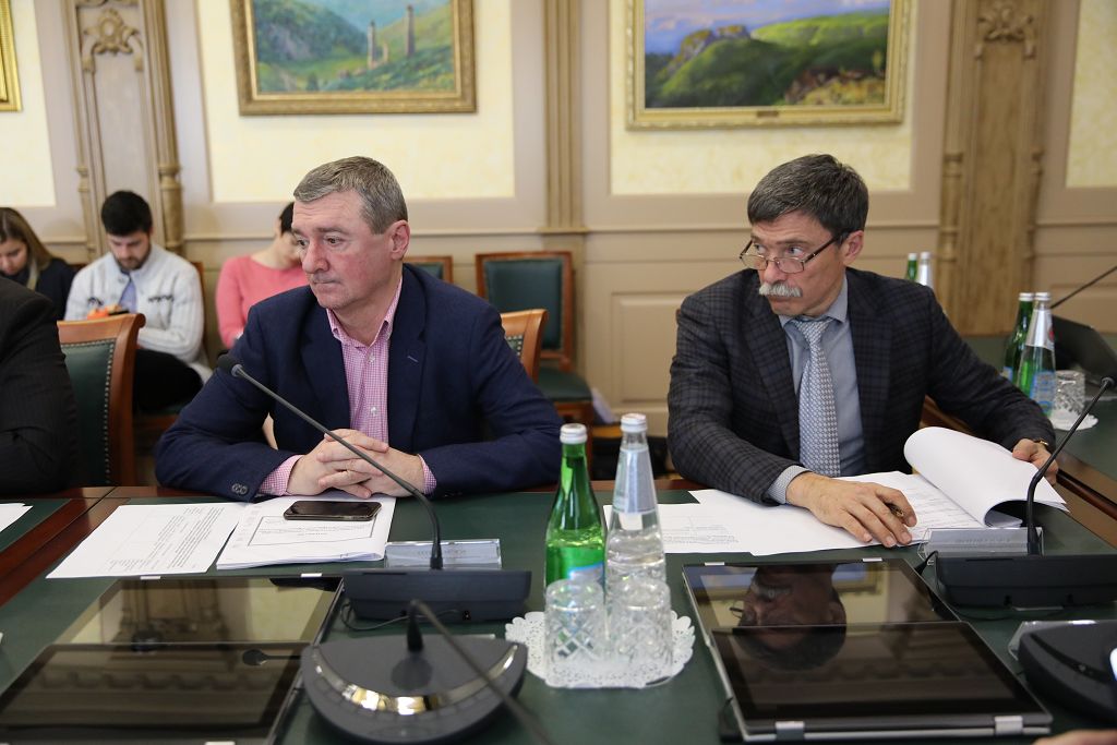 Внимание сохранению народной культуры, развитию библиотек и состоянию памятников воинской славы