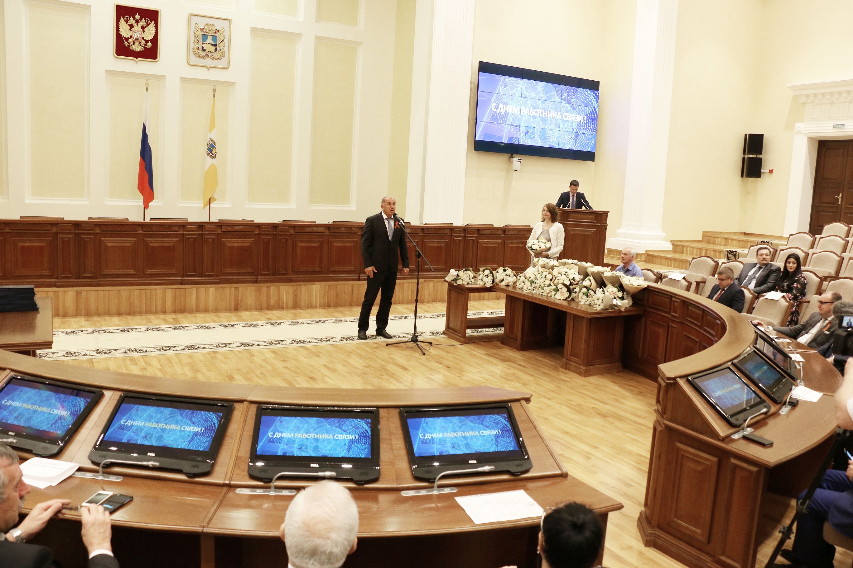 Работники связи принимают поздравления