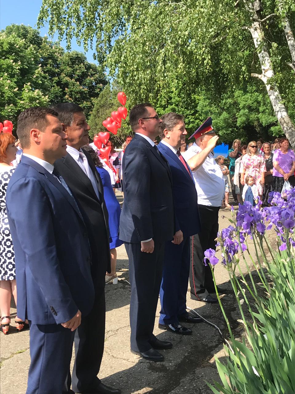 Последний звонок – поздравления от депутатов