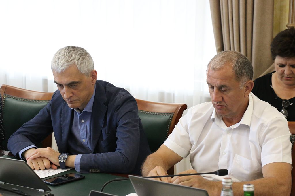Исполнение бюджета, назначение выборов губернатора и другие вопросы