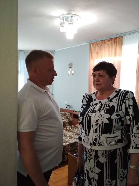 Лучше один раз увидеть: депутаты посетили реабилитационные центры накануне заседания "круглого стола" по проблемам реабилитации зависимых