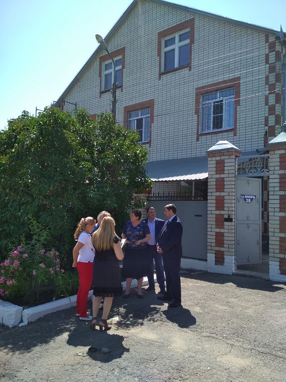 Лучше один раз увидеть: депутаты посетили реабилитационные центры накануне заседания "круглого стола" по проблемам реабилитации зависимых