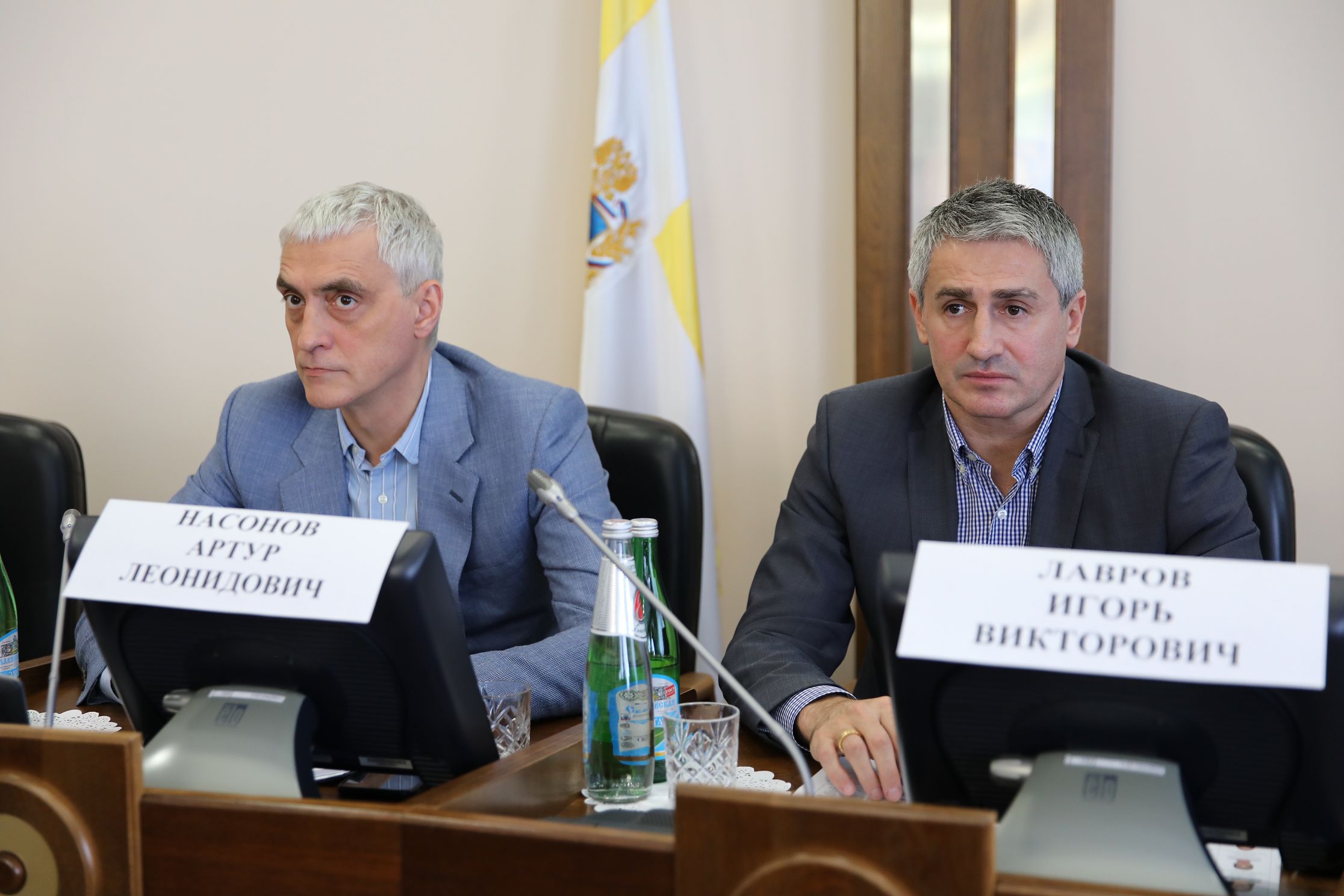 Новый состав Молодежного парламента получил удостоверения