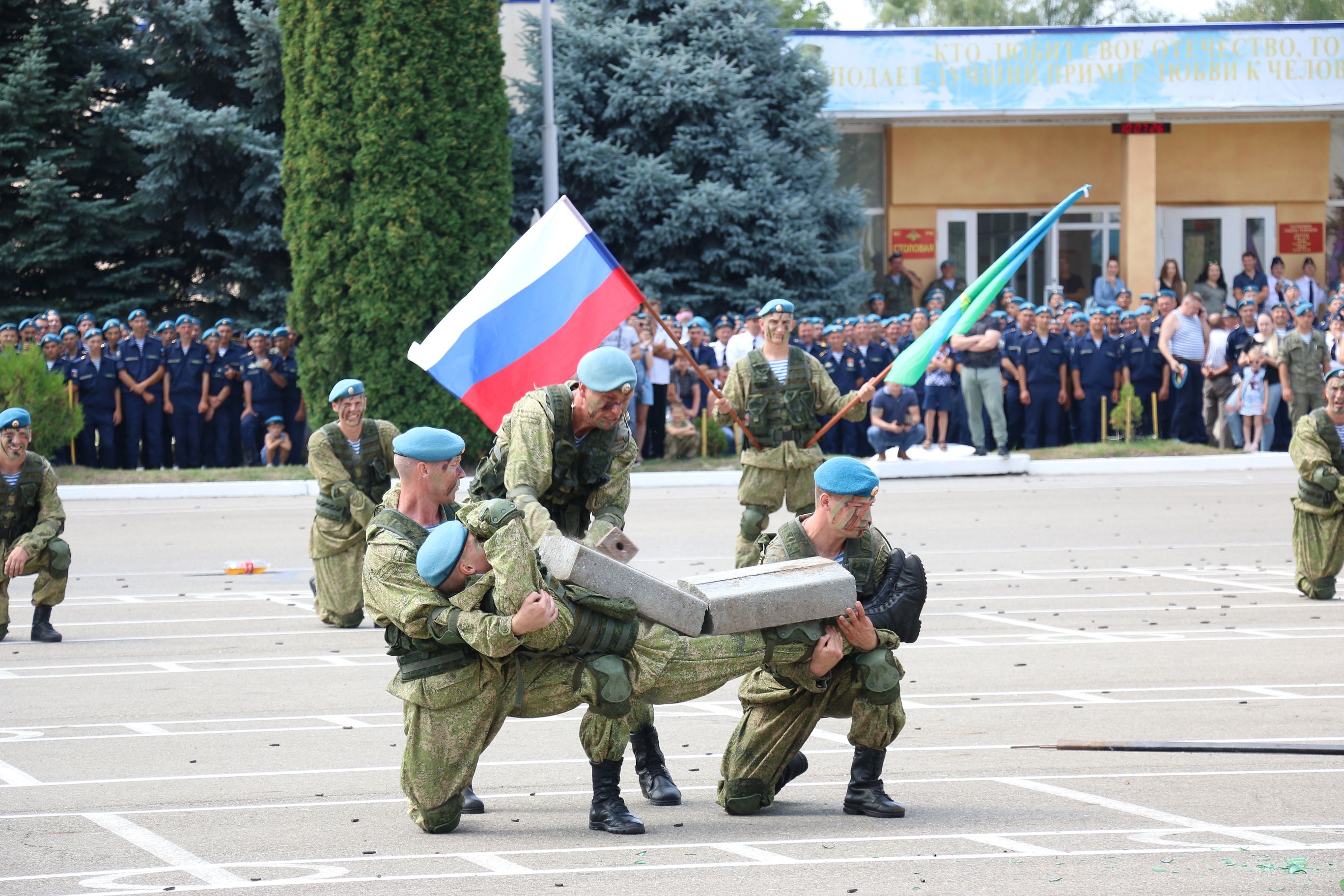 С праздником, десантники!