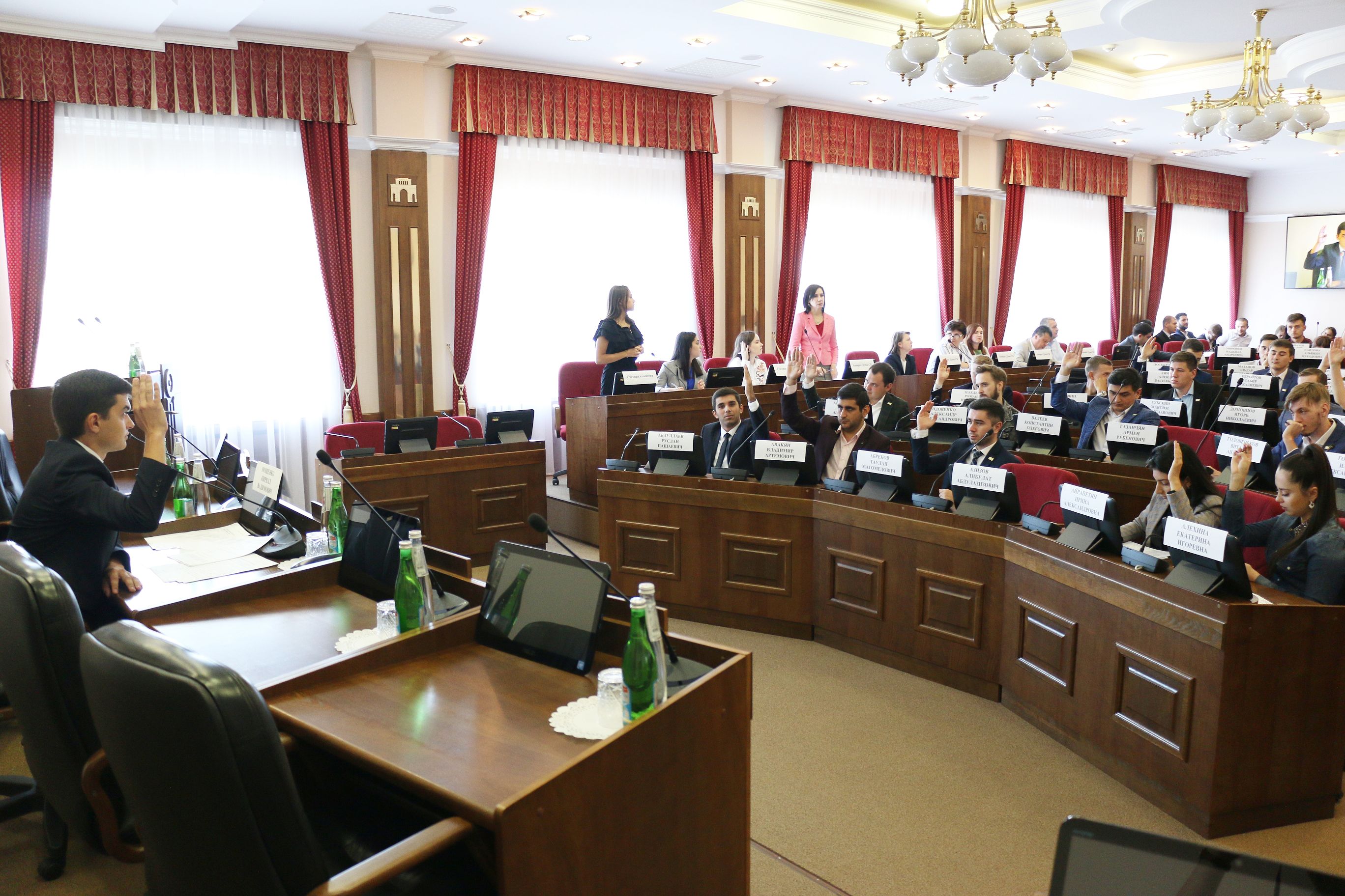 Продолжая традиции молодежного парламентаризма