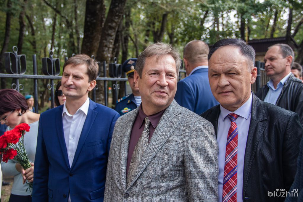Торжественное открытие бюста
